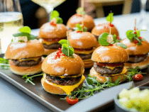 Combien de mini-burgers pour un apéro par personne