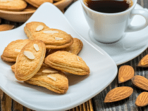 Combien de tuiles aux amandes pour un café gourmand